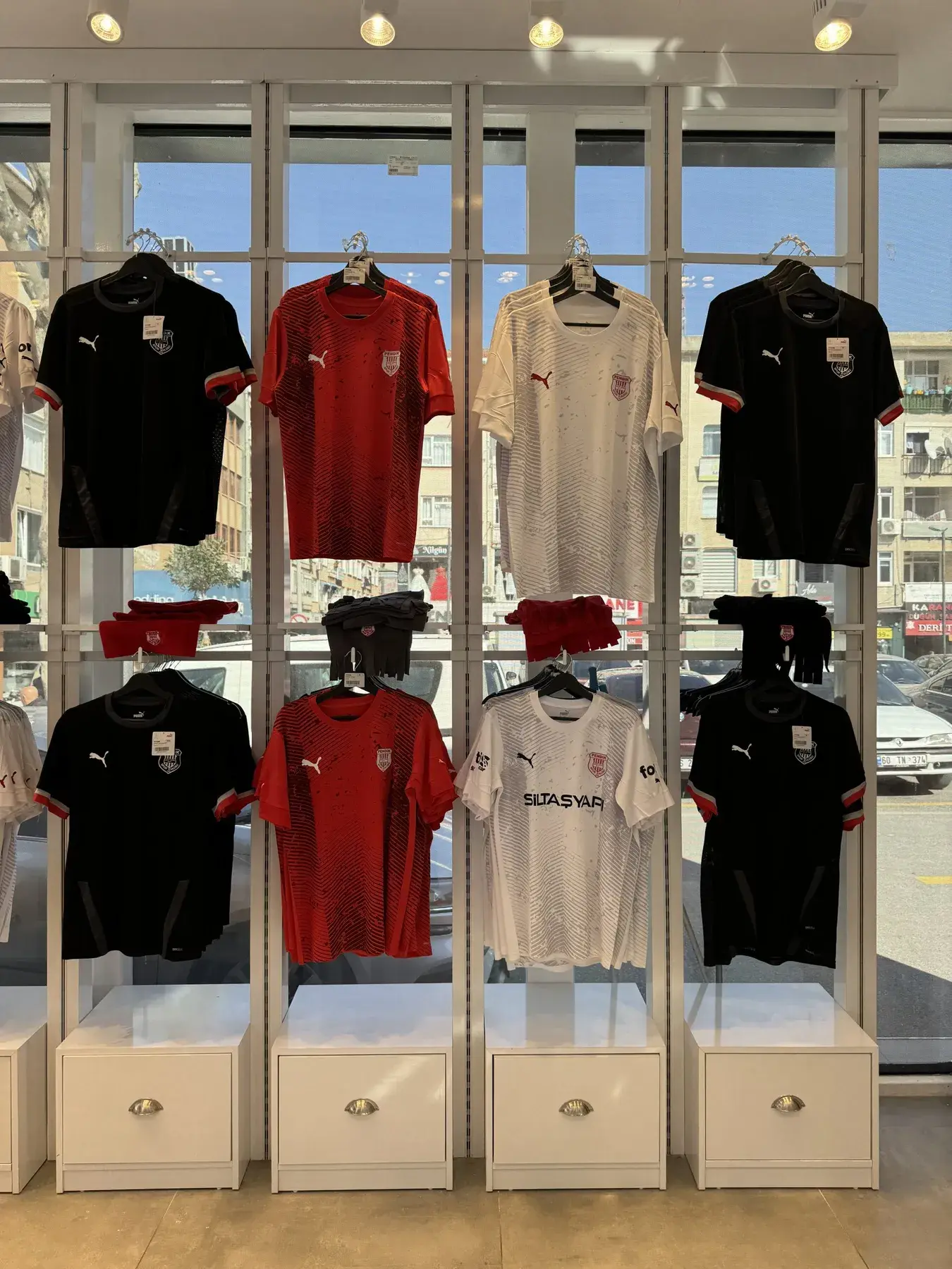 Pendik Store, spor giyim mağazası, Pendik / İstanbul